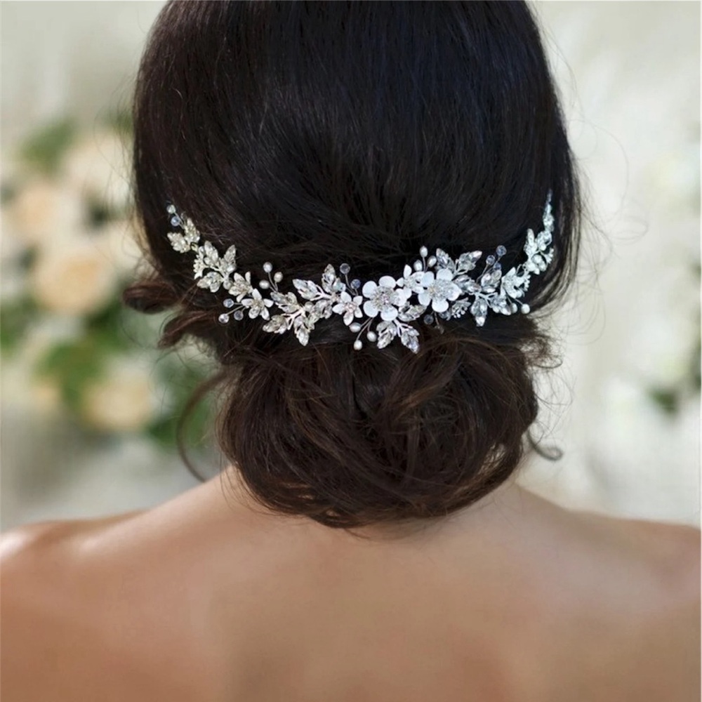 Elegant Silver Floral Hair Accessory